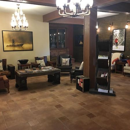Spruce Hill Resort & Spa 108 Mile Ranch Extérieur photo