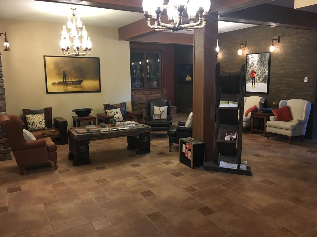 Spruce Hill Resort & Spa 108 Mile Ranch Extérieur photo